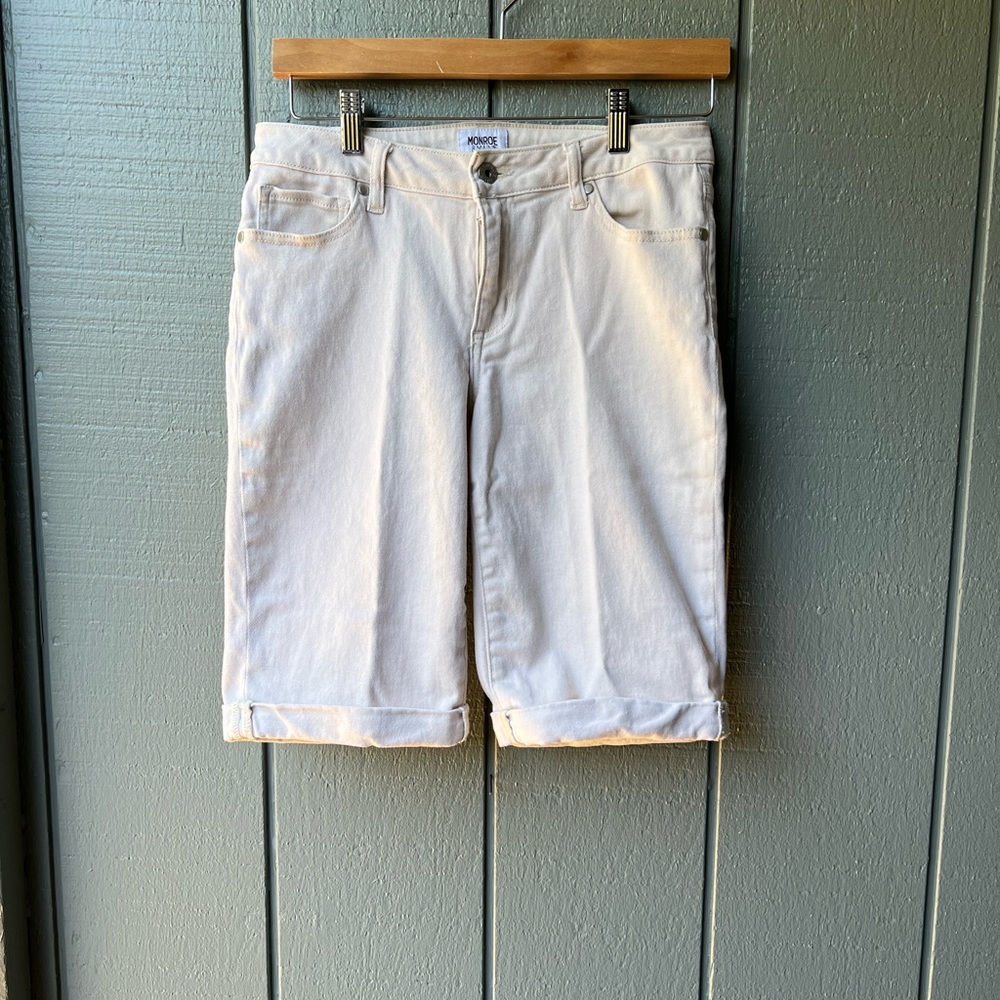 Monroe & Main Cream Denim Bermuda Vacation Beach Hiking Walking Shorts
